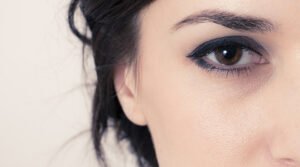 Helft Gezicht Zwarte Mascara