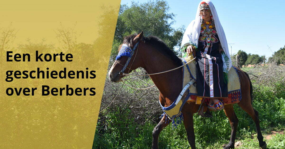Berbervrouw op paard in klederdracht geschiedenis berbers