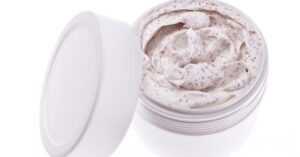 Gezichtsscrubs die Gevaarlijke Ingrediënten Bevatten