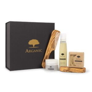 Haar cadeaupakket met doos