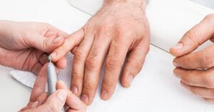 Mannen en de Verzorging van Hun Nagels!