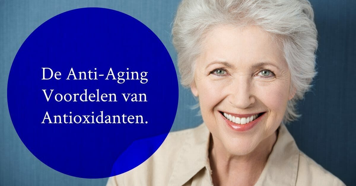 Vrouw grijs haar lachend