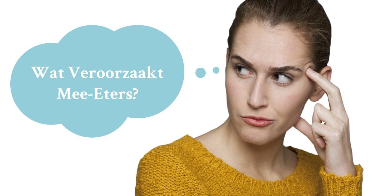 Vrouw kijkt bedachtzaam