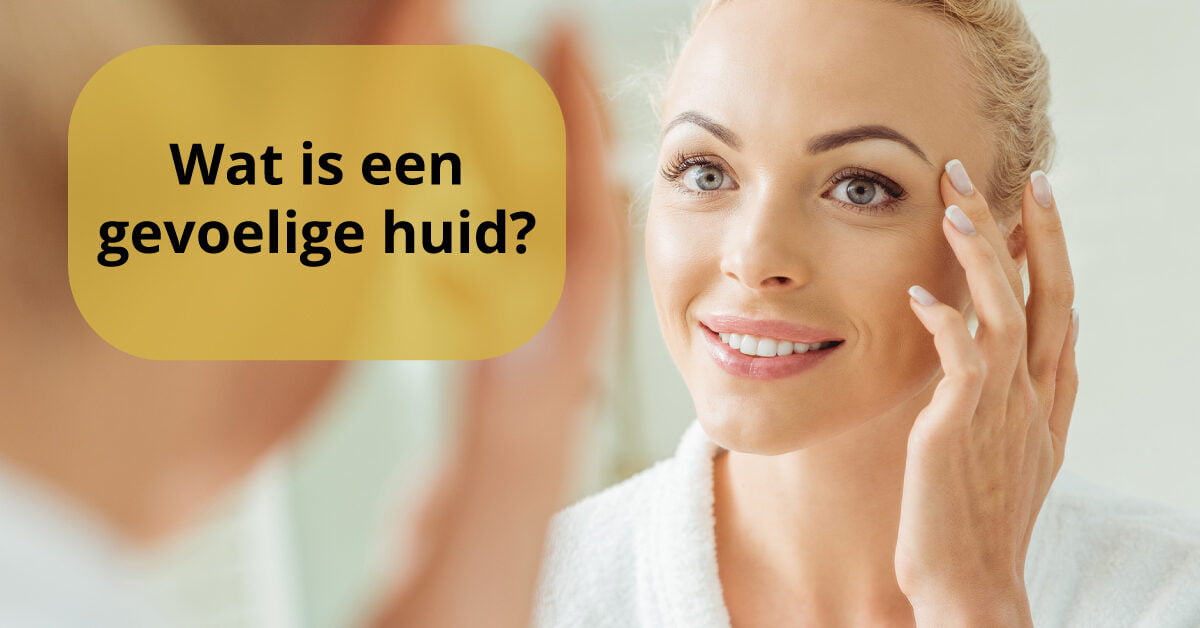 Vrouw raakt wang aan gevoelige huid