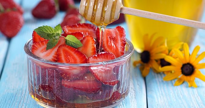 een-doe-het-zelf-gezichtsmasker-met-aardbeien-voor-de-acne-gevoelige-huid1