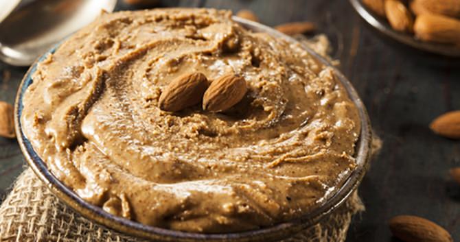 een-recept-met-culinaire-arganolie-de-traditionele-marokkaanse-dip-amlou1