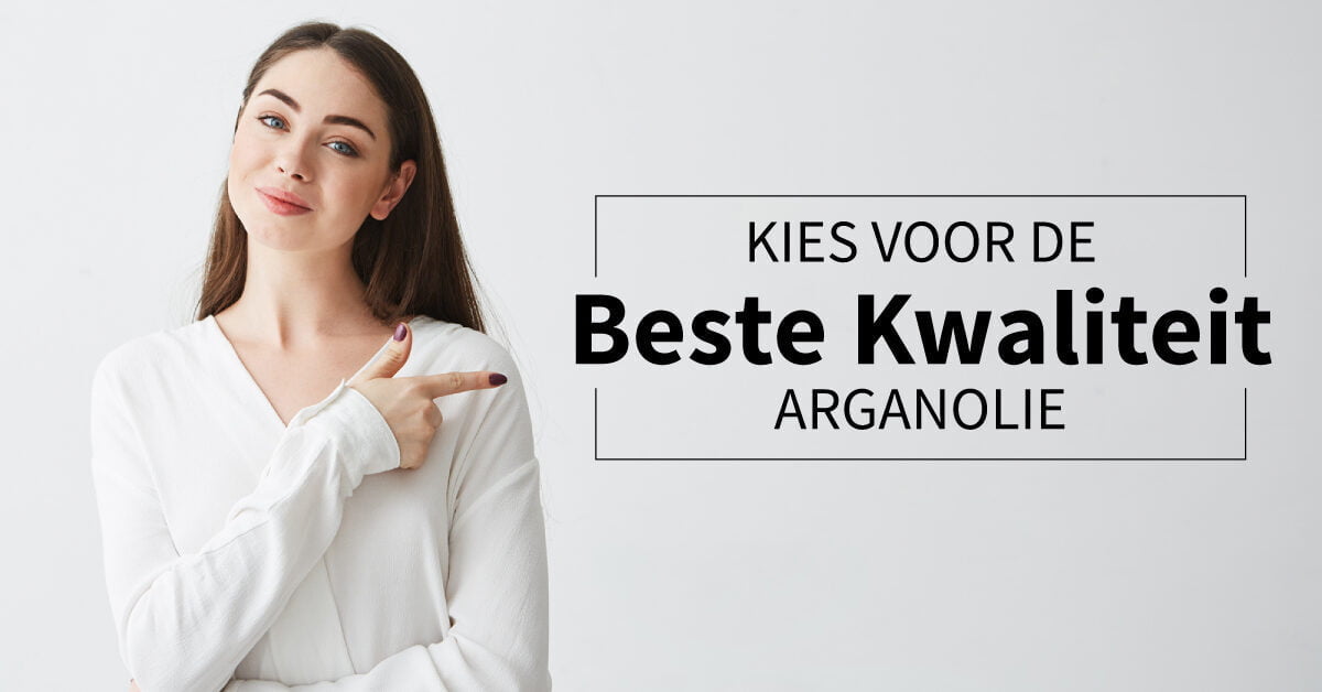 Jonge vrouw wijst naar tekst
