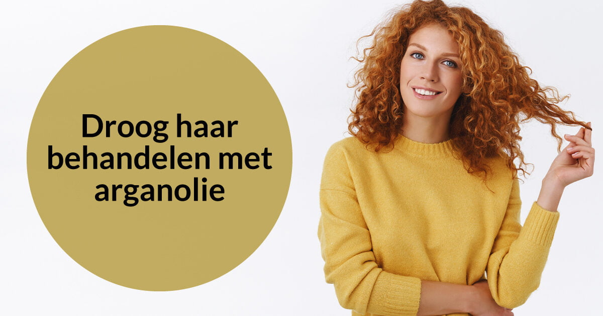 lachende vrouw rode krullen droog haar behandelen arganolie