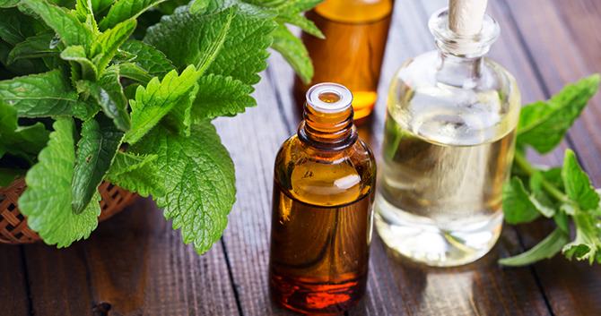 natuurlijke-behandelingen-tegen-acne-pepermuntolie-en-marokkaanse-arganolie2