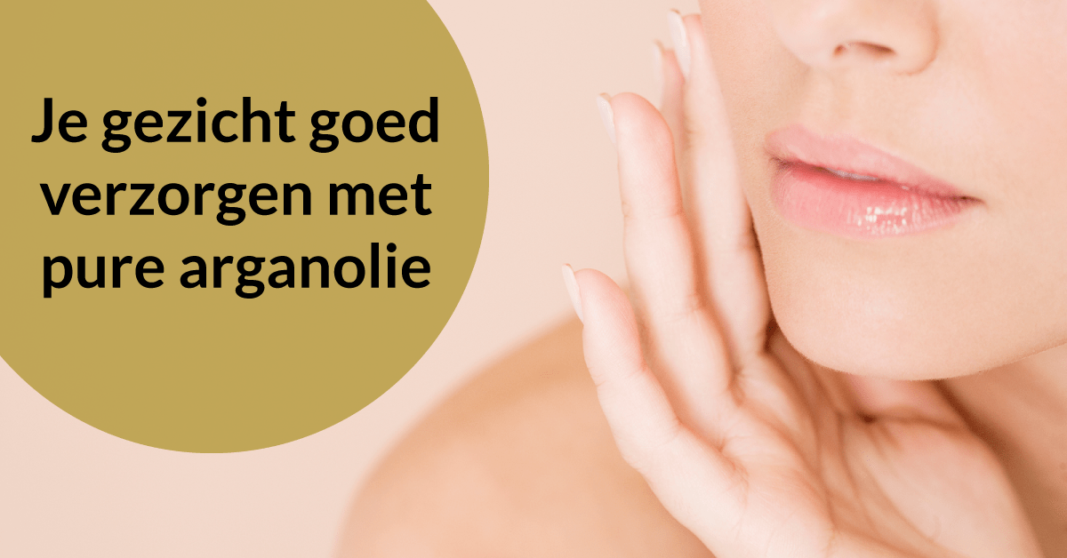 vrouw verzorgt gezicht gezichtsverzorging arganolie
