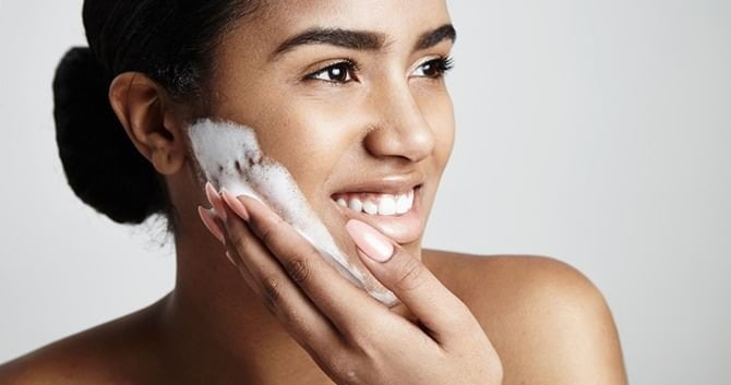 vier-goed-werkende-natuurlijke-middeltjes-tegen-acne1