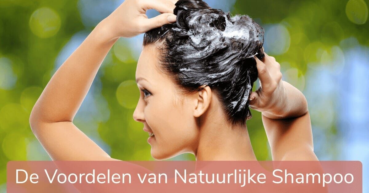 vrouw wast haar shampoo